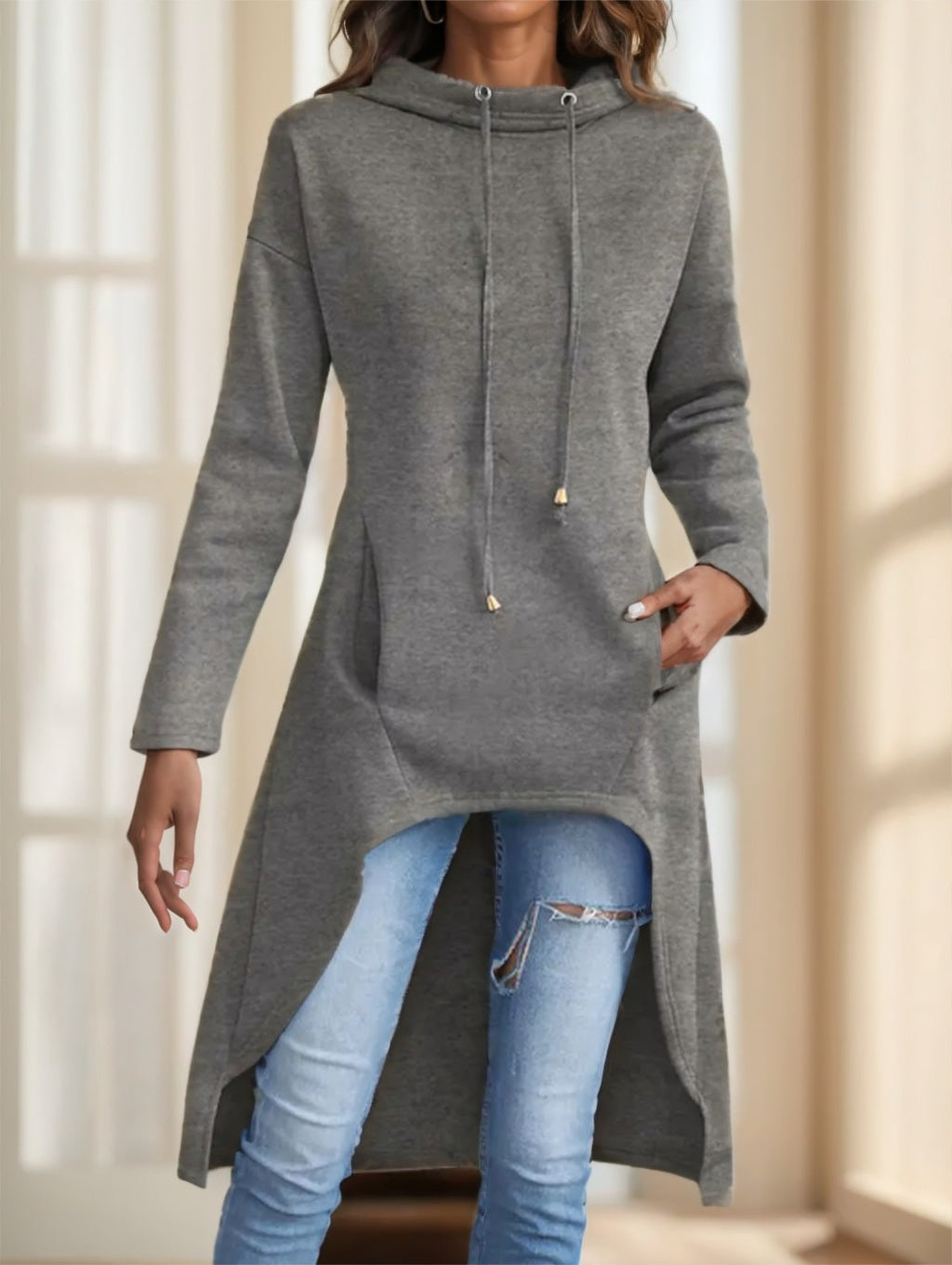 A Solid-colored Long-sleeved Top For Ladies